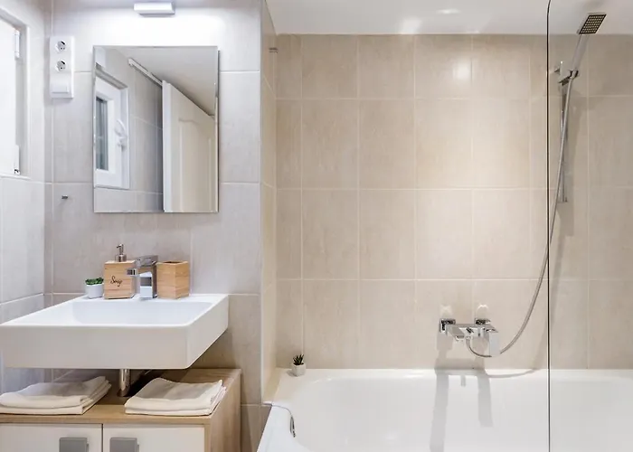 Redesigned Loft In Historic Building Lejlighed Budapest