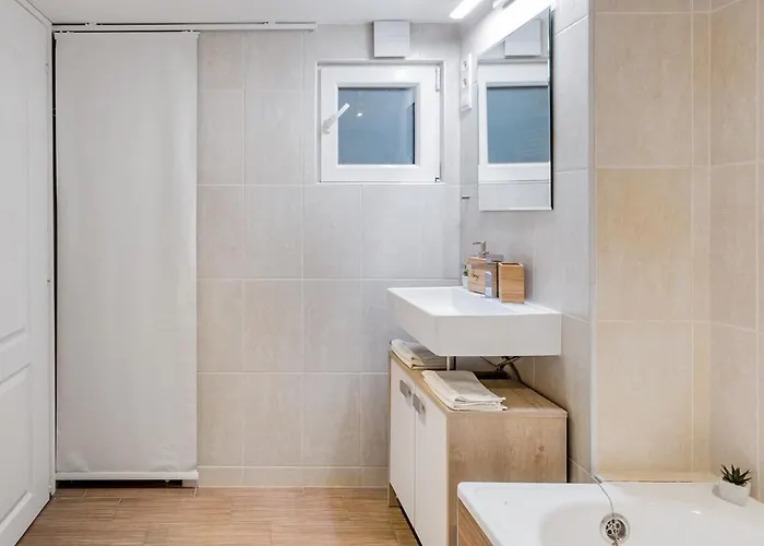 Redesigned Loft In Historic Building Lejlighed Budapest
