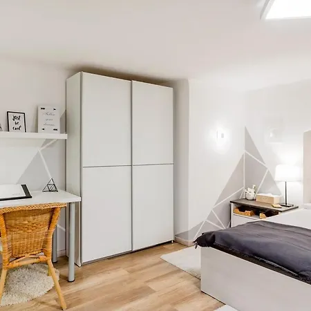 Redesigned Loft In Historic Building * Budapeşte